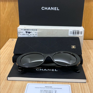 샤넬 오벌 선글라스 (CH5515 A71577) 김고은 착용