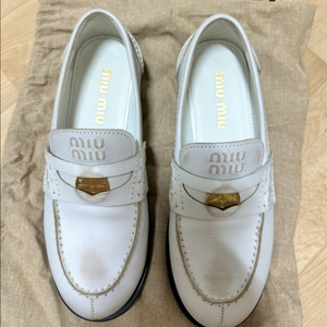 미우미우 페니로퍼 화이트