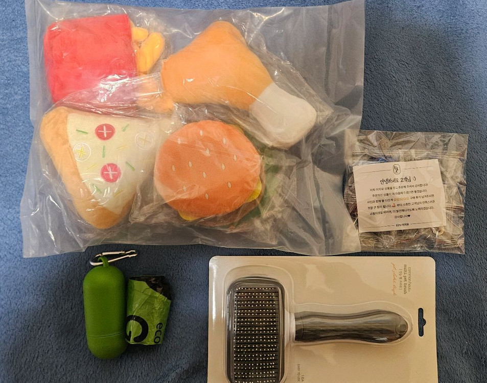 강아지 장난감 + 커먼하우스 만능펫 브러쉬 빗 + 배변 봉투 (+리필)--0