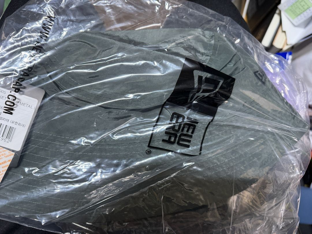 [새상품] 뉴에라 나일론 메탈 세일러 브림 버킷 햇 더스티 그레이--2