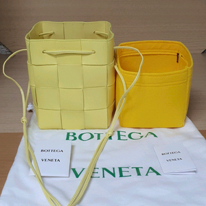 보테가베네타 버킷백/크로스백 스몰 새상품급 정품(감정O)구찌프라다루이비통디올고야드샤넬셀린느생로랑버버리발렌시아가가방