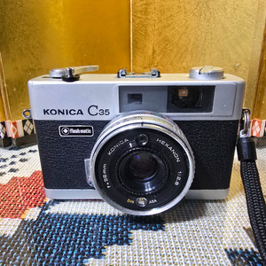 코니카 C35 필름카메라