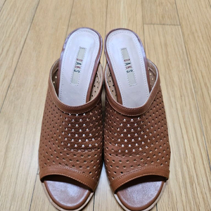 닥스 여성 뮬 샌들 브라운 240mm