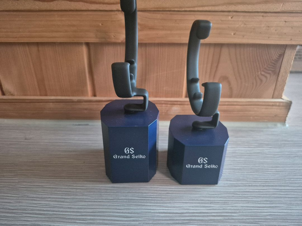 급처 그랜드세이코 거치대 2개 정리합니다. 이미지