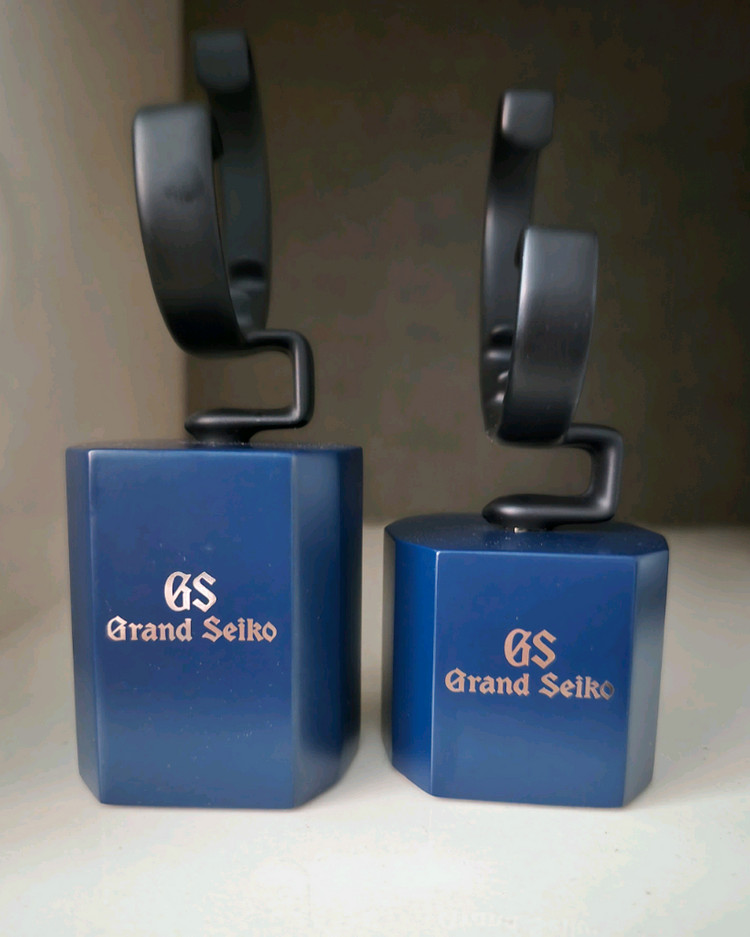 급처 그랜드세이코 거치대 2개 정리합니다. 이미지