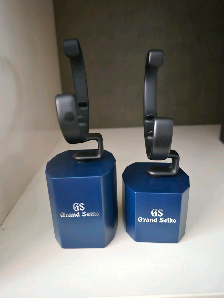 급처 그랜드세이코 거치대 2개 정리합니다. 이미지