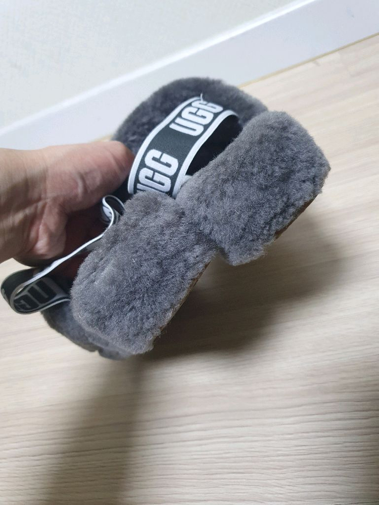 어그 플러프 슬리퍼 245 이미지