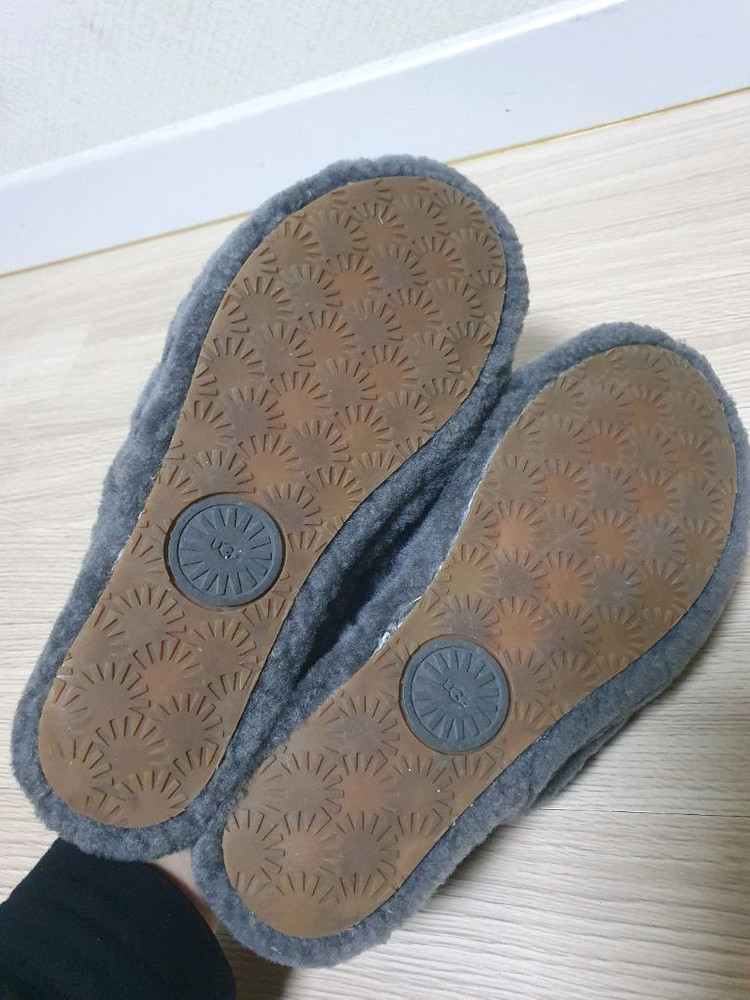 어그 플러프 슬리퍼 245 이미지