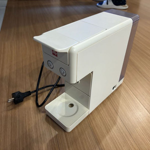 일리 카피 머신 Y3.2 화이트 2년 사용 중고 이미지