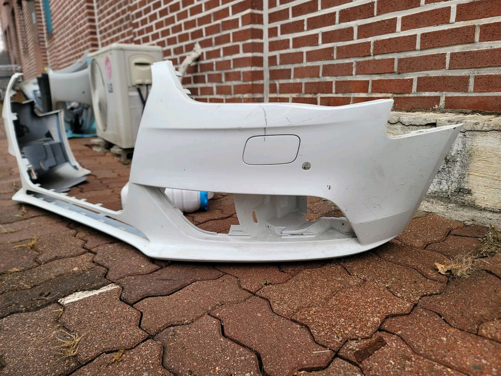 아우디 A4 앞 범퍼 B3 3세대 범퍼아우디 A4 앞범퍼 범퍼OIO 53 30 71 66 이미지