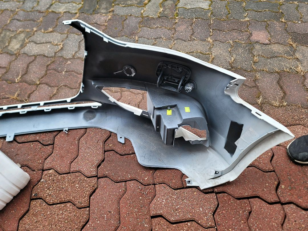 아우디 A4 앞 범퍼 B3 3세대 범퍼아우디 A4 앞범퍼 범퍼OIO 53 30 71 66 이미지