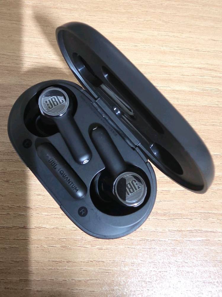 게이밍 2.4동글 JBL Quantum TWS 무선 이어폰--3