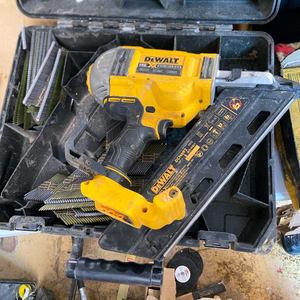 디월트 타정기 DCN692 전동 타카 네일러