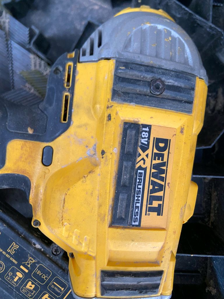 디월트 타정기 DCN692 전동 타카 네일러--2