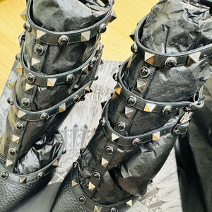 [정품] 발렌티노 가라바니 누아 락스터드 앵클 스트랩 펌프스