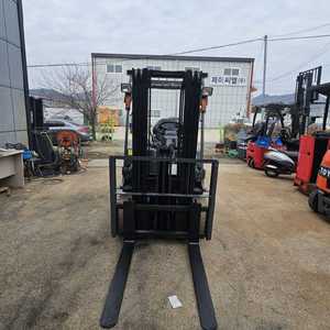 배터리좋은 최신형 TCM 좌식2.5톤 전동지게차 삼단 4.35M인상 750만