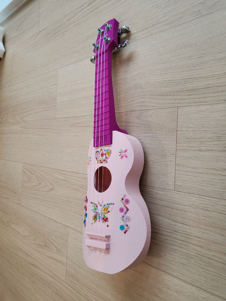 새상품>작은 우쿨렐레 (인테리어 소품)--1