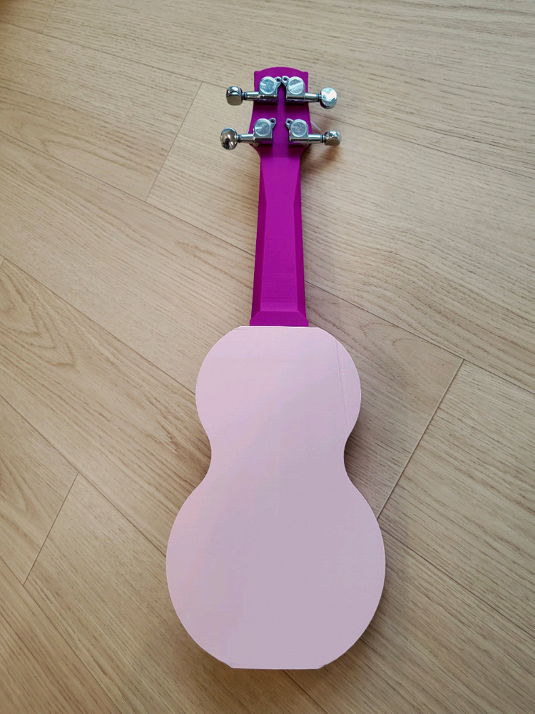 새상품>작은 우쿨렐레 (인테리어 소품)--2