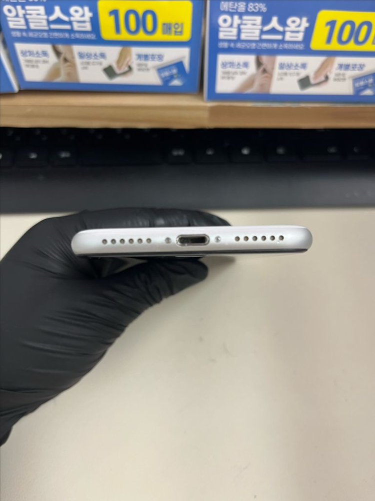 아이폰Se2 64G 화이트 S급!--3