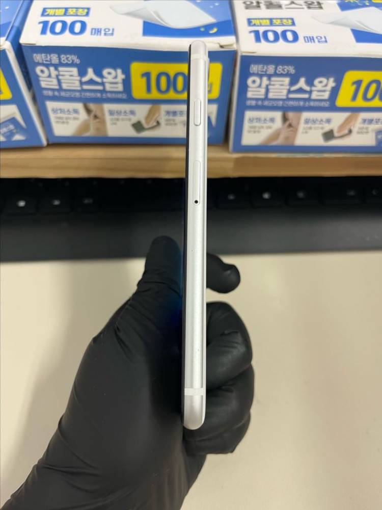 아이폰Se2 64G 화이트 S급!--4