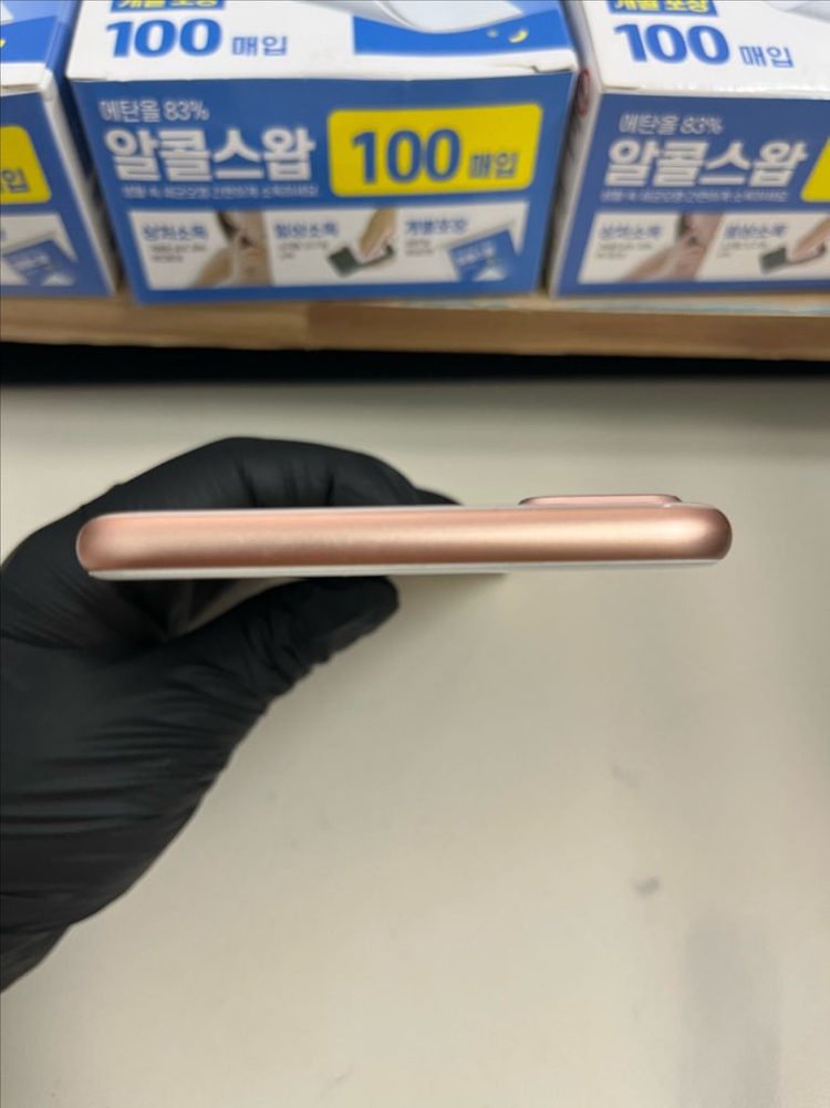 아이폰8플러스 64G 골드 S급!--2