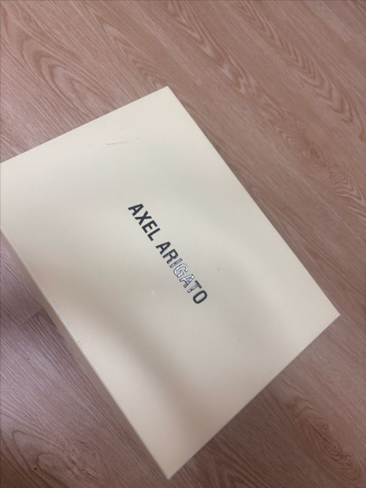 악셀 아리가토 스니커즈 이미지