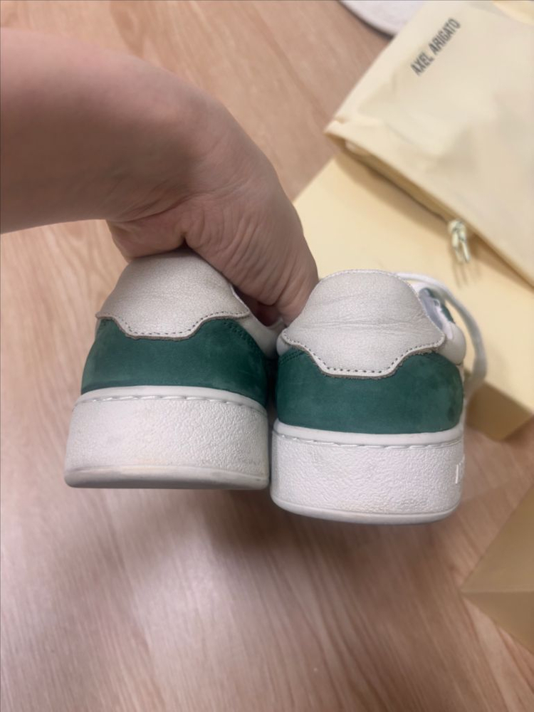 악셀 아리가토 스니커즈 이미지