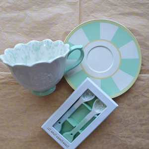 스타벅스 플라워가든 라이트그린 머그&소서+스프링가든 스푼 세트