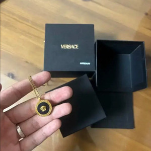 [새상품급/크림판] 베르사체 메두사 목걸이 새상품급 신형 이미지