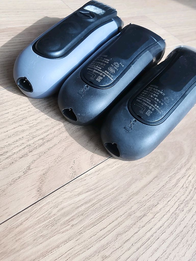 브라운 전기면도기 3개 세트--3