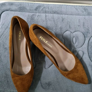 수제 스웨이드 펌프스 브라운 240 - 몇번 안신었어요.