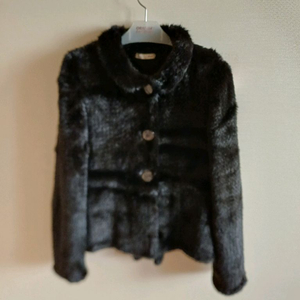 DECO 니팅밍크 숏쟈켓 55사이즈 판매합니다