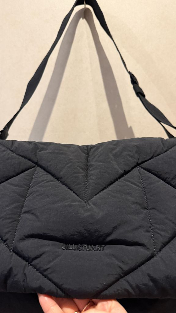 질스튜어트 로젤라패딩 L숄더--4