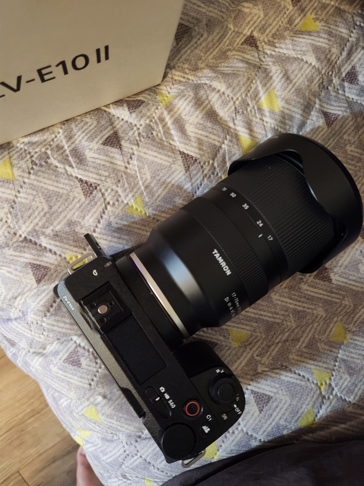 ZV-E10 M2 최신 바디 + 탐론 17 70 팝니다 사진처럼 잔 기스 거의 없음 이미지