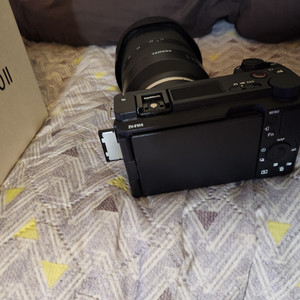 ZV-E10 M2 최신 바디 + 탐론 17 70 팝니다 사진처럼 잔 기스 거의 없음