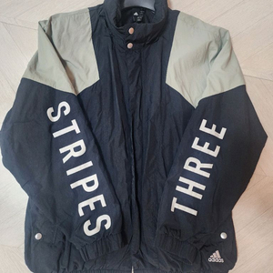 아디다스 우븐 바람막이 자켓 팝니다