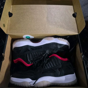 나이키 조던11 로우 IE 270사이즈