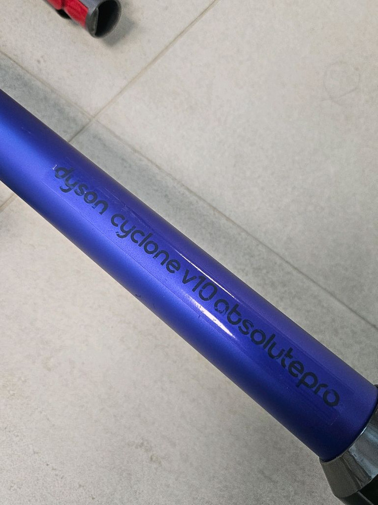 다이슨 싸이클론 V10(sv12) 앱솔루트 프로 무선청소기--1