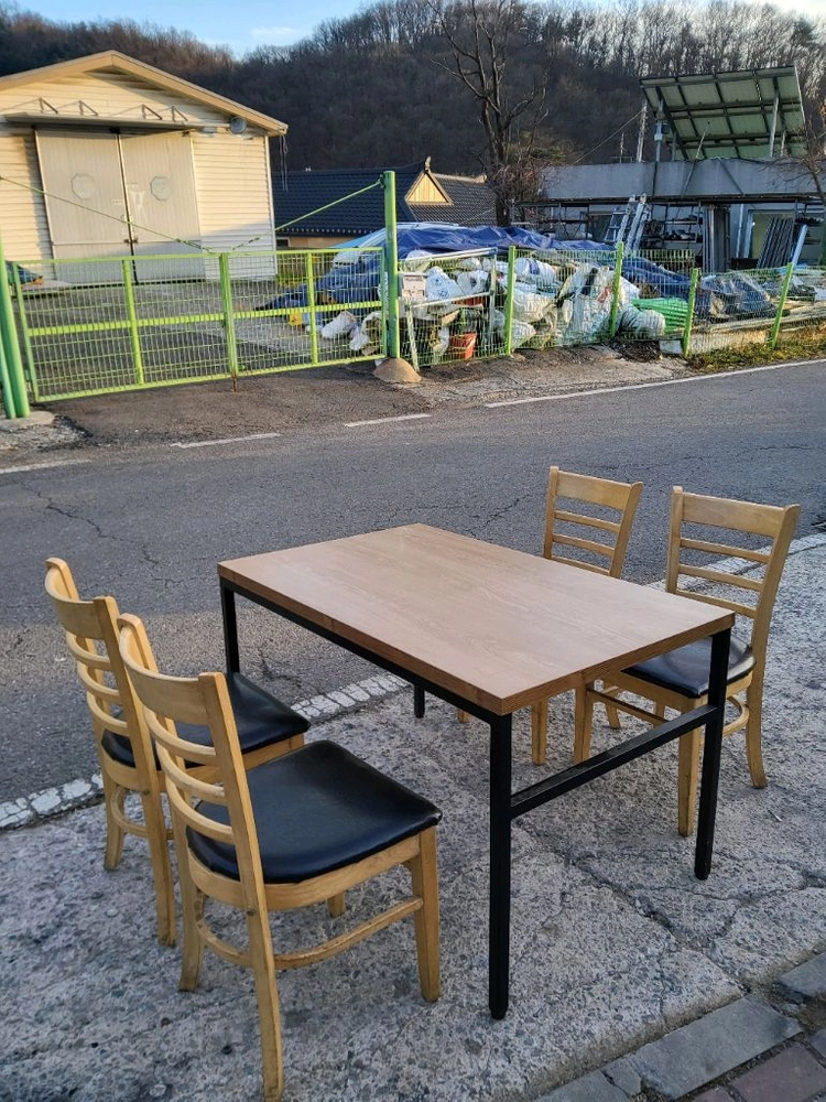 식당 4인 의탁자세트 이미지