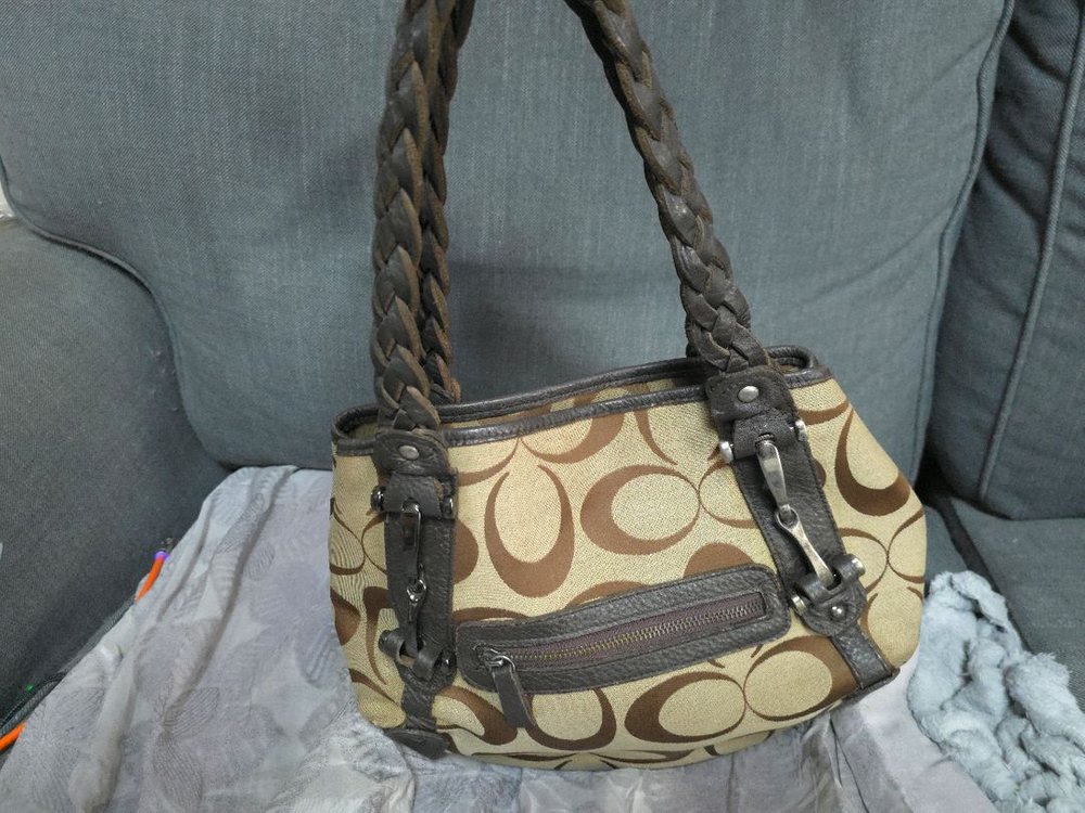 코치 시그니처 숄더백 브라운--0