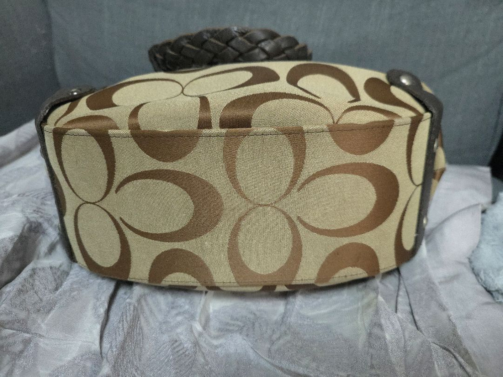 코치 시그니처 숄더백 브라운--3