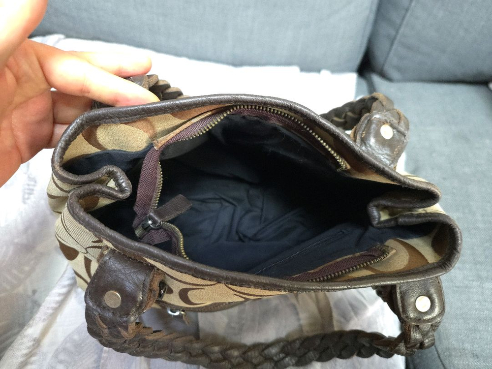 코치 시그니처 숄더백 브라운--4