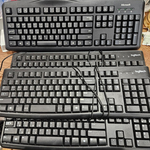 [일괄 처분] 로지텍, MS 등 사무용 유선 키보드 7개 묶음 (다이소 새제품 포함) / 사무실 예비용 추천