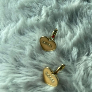 아가타 하트모양 금색 귀걸이