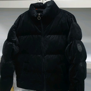 UFC 스포츠의 모노그램 릴렉스핏 벨로아 구스 다운 블랙 105사이즈 제품입니다