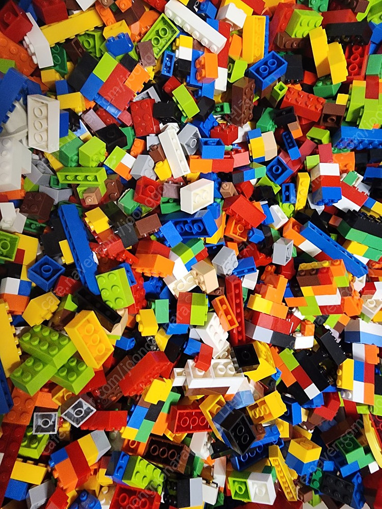 레고 블록 모음 60L 상자 무게 17kg 15000 피스 이상 모두 40만원에 팝니다.--0