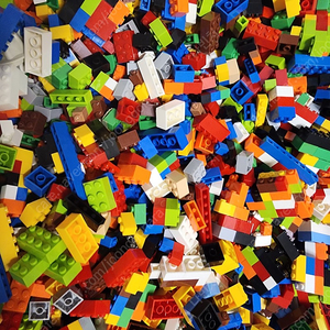 레고 블록 모음 60L 상자 무게 17kg 15000 피스 이상 모두 40만원에 팝니다.