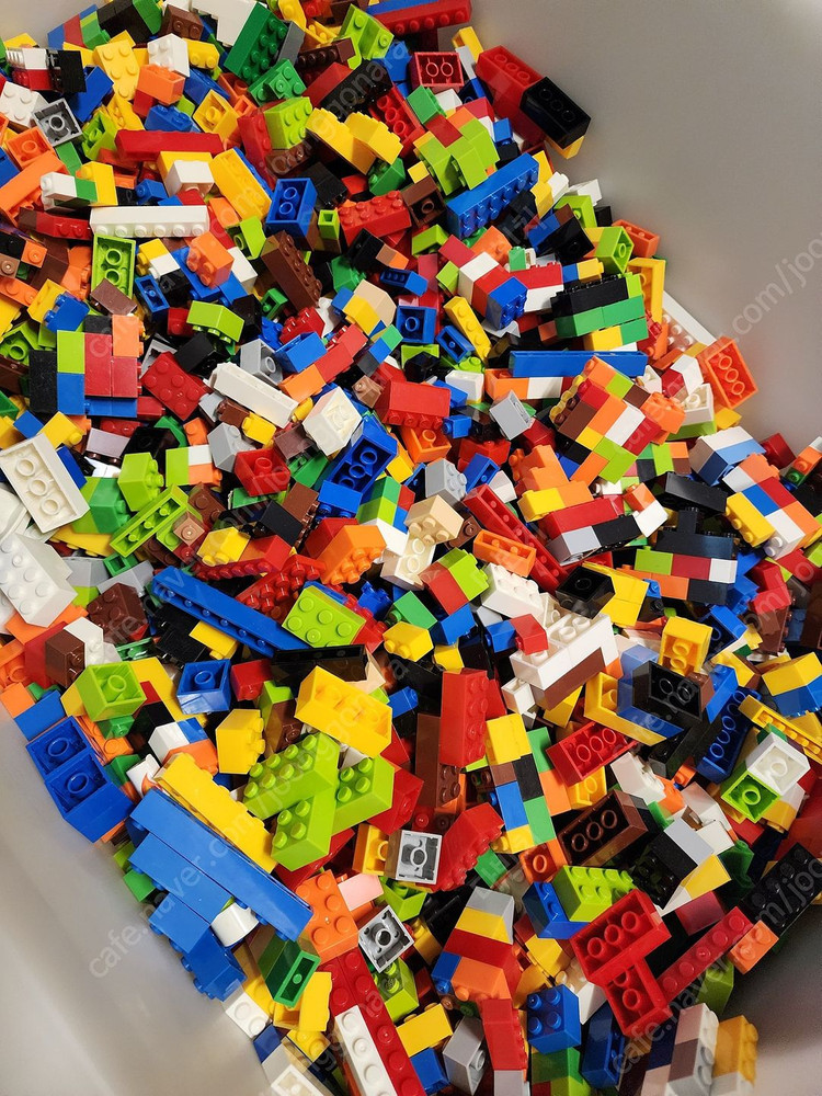 레고 블록 모음 60L 상자 무게 17kg 15000 피스 이상 모두 40만원에 팝니다.--1