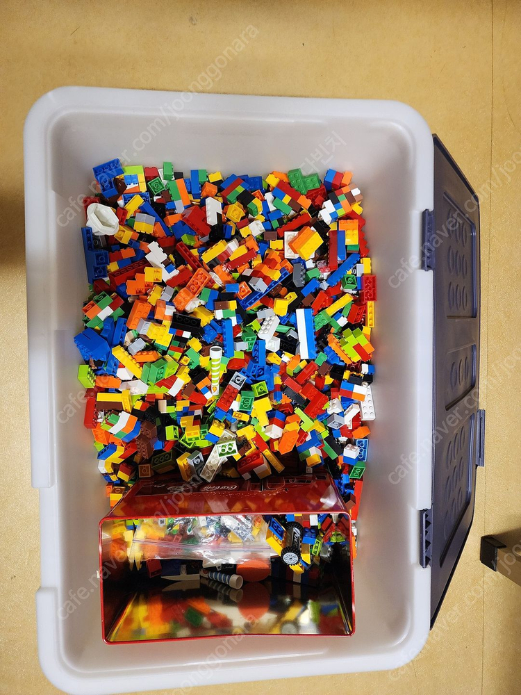 레고 블록 모음 60L 상자 무게 17kg 15000 피스 이상 모두 40만원에 팝니다.--5