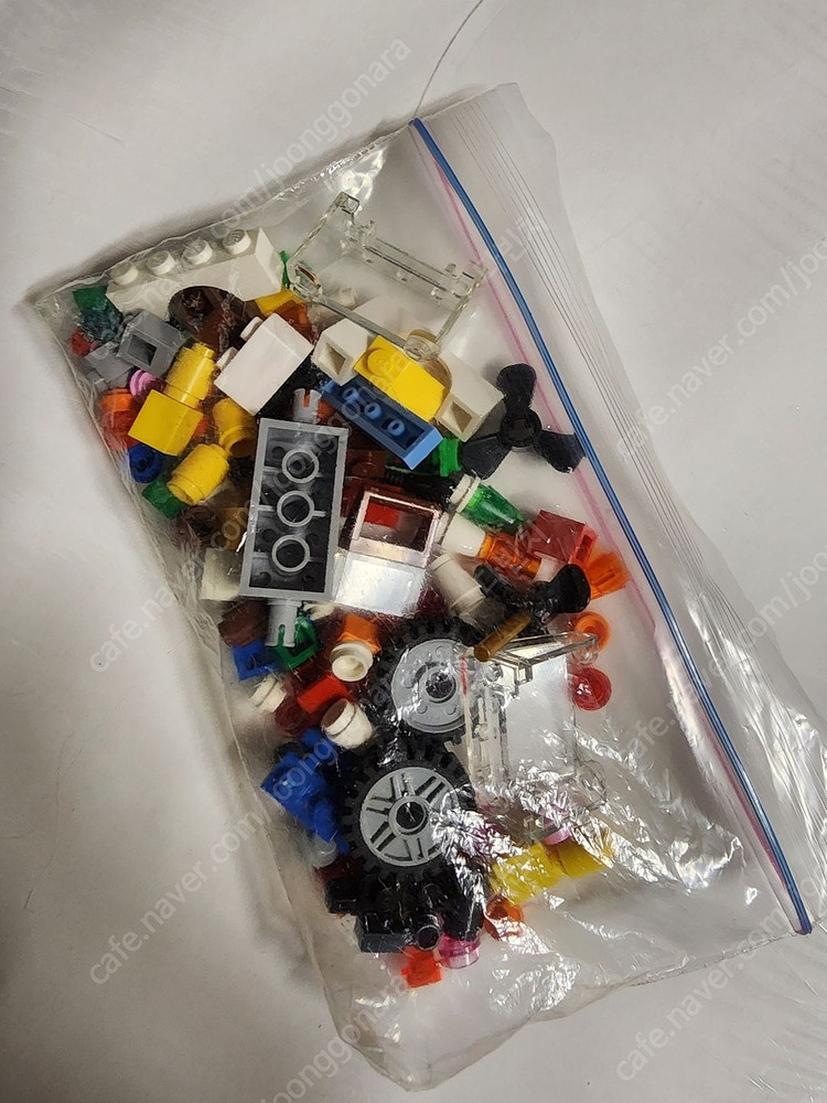 레고 블록 모음 60L 상자 무게 17kg 15000 피스 이상 모두 40만원에 팝니다.--6